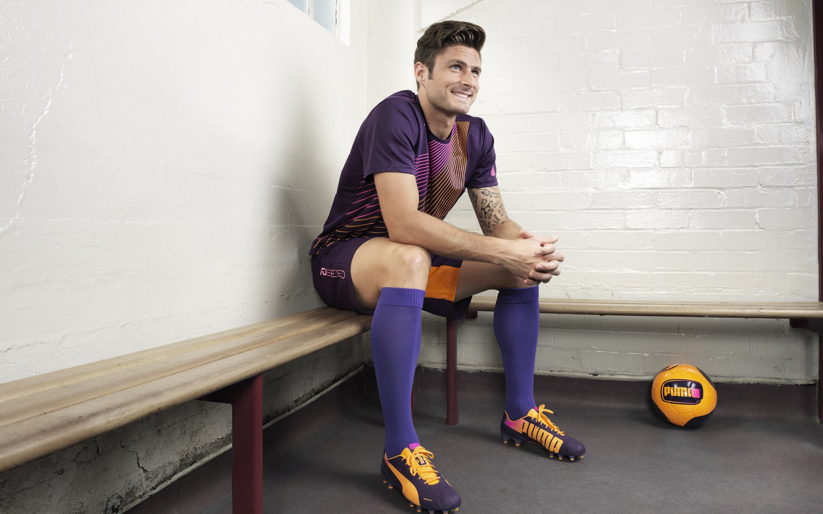 弗拉门戈中场调度精准，进攻转换流畅，弗拉门戈对竞技俱乐部